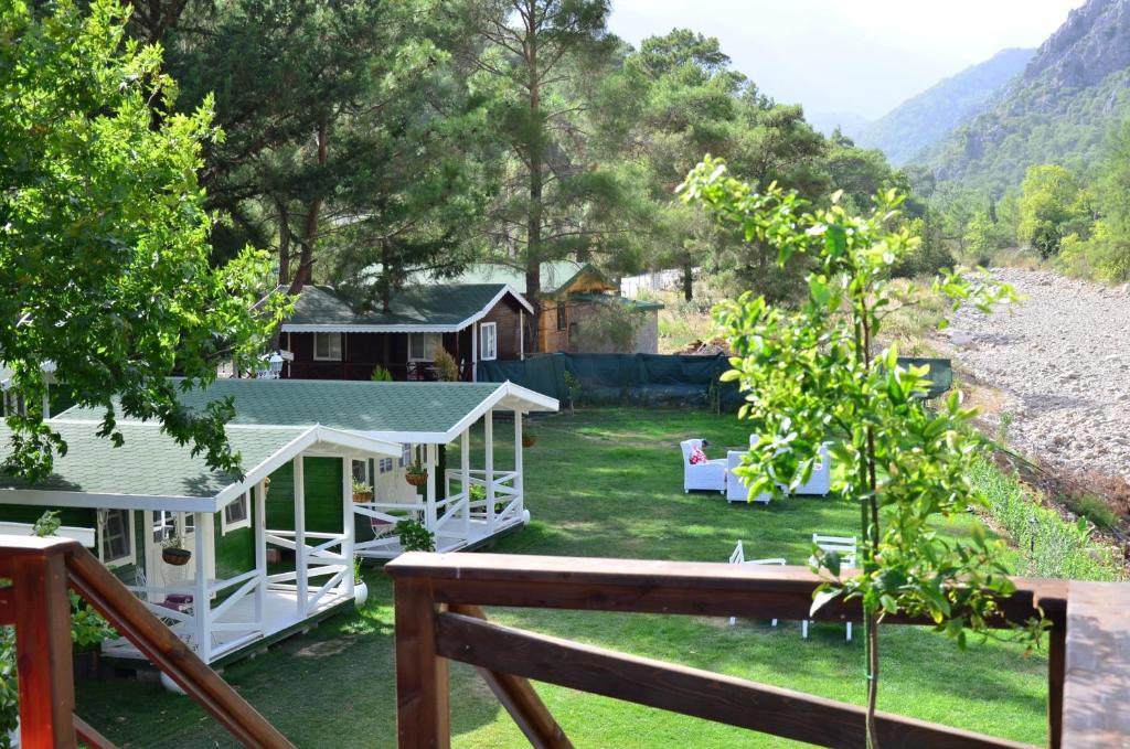 Lukkies Lodge Çıralı