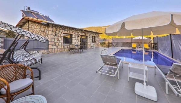 Private Pool Villa In Nature-Wisterya Villa