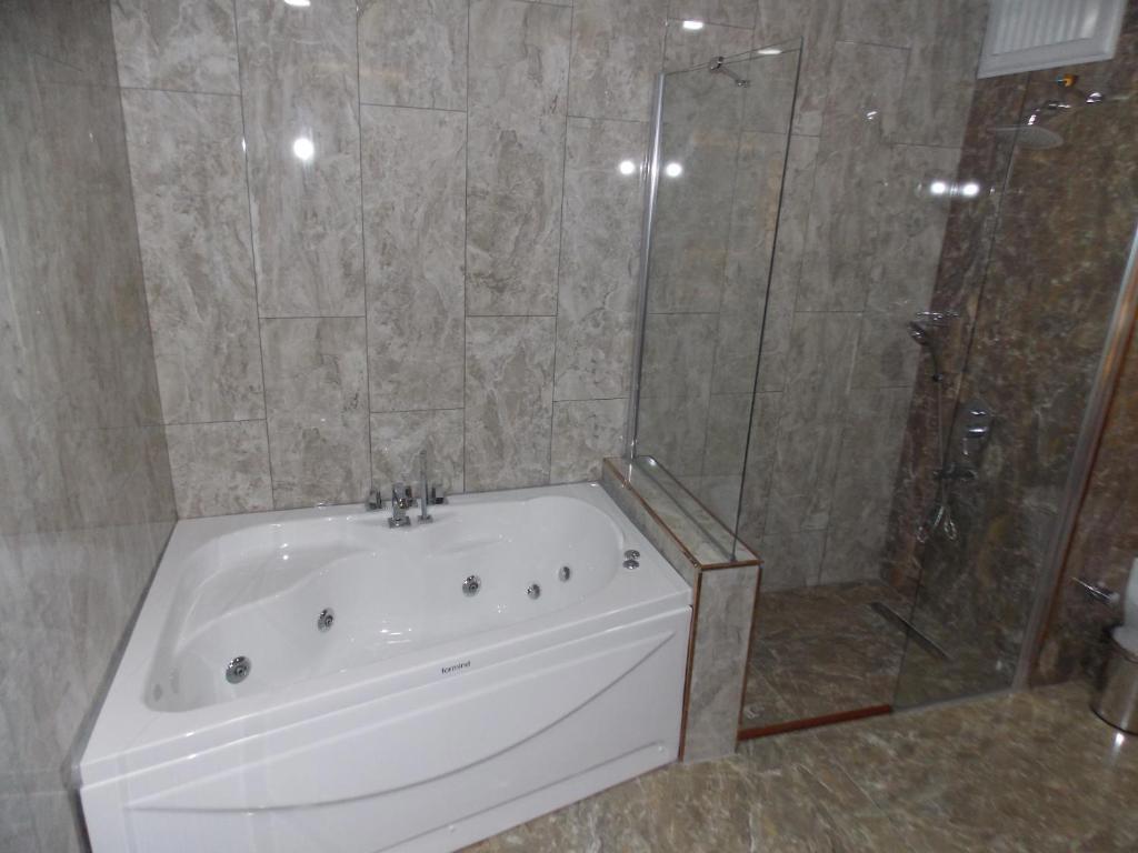 Ereza Otel