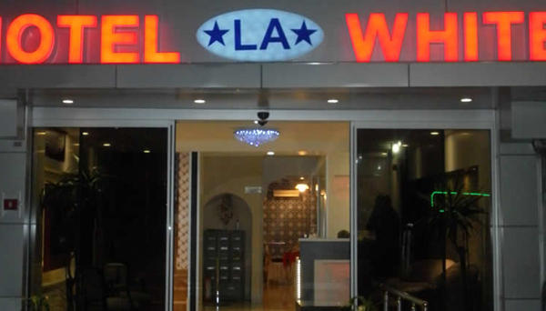 Hotel La White