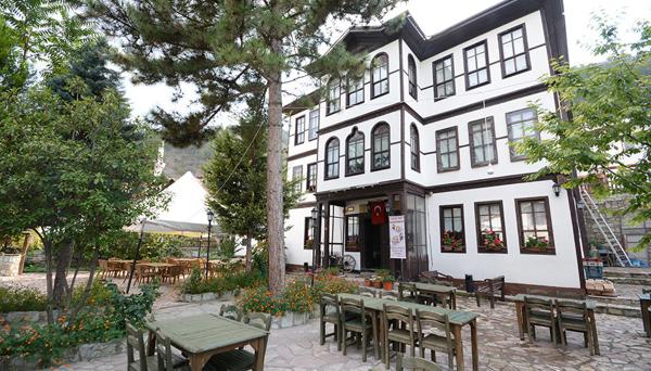 Keyvanlar Konağı