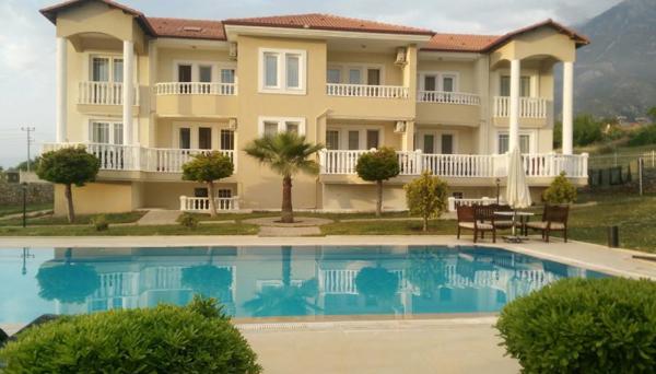 Gold Lion Hotel