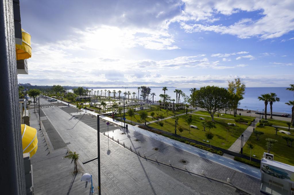 Pacco Sea & City Hotel