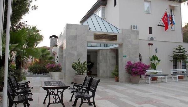 St. Nicholas Park Hotel