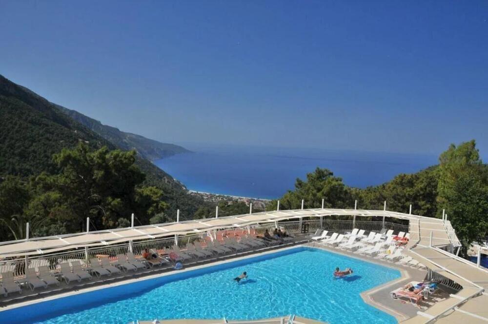 St. Nicholas Park Hotel