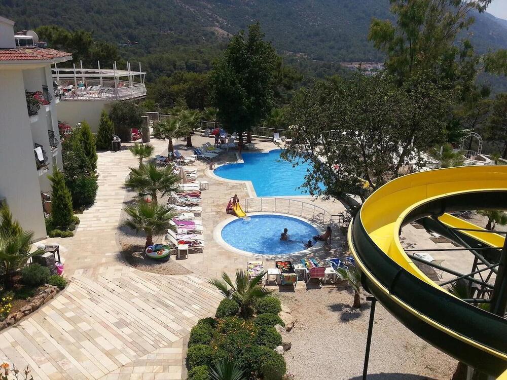 St. Nicholas Park Hotel