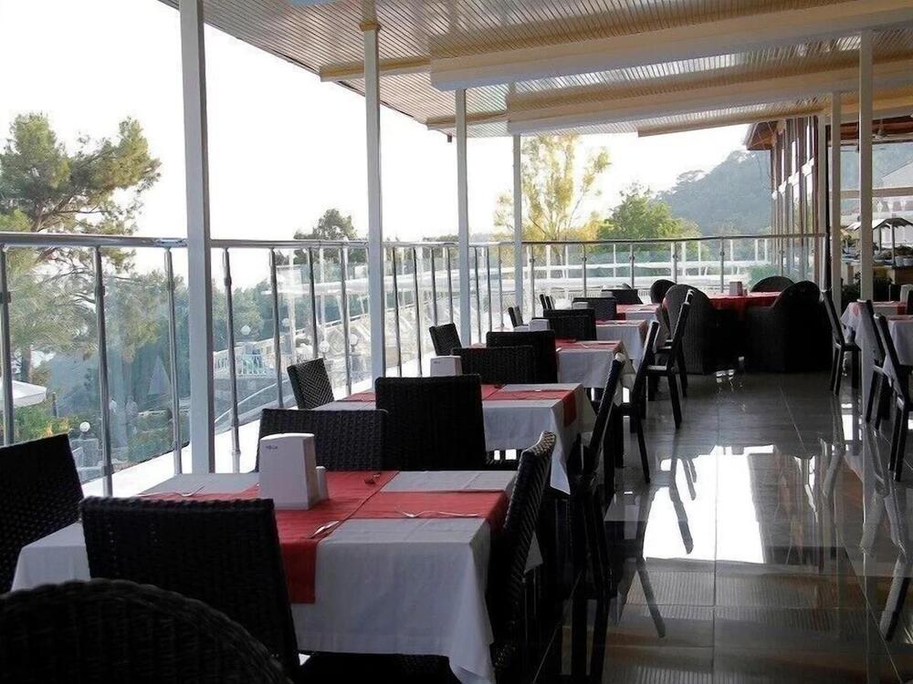 St. Nicholas Park Hotel