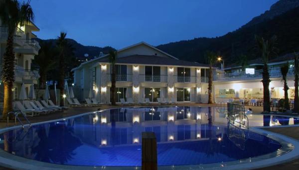 Blue Lagoon Delux Hotel