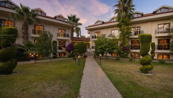 Han Deluxe Hotel & Suites
