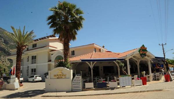 Montebello Deluxe Hotel