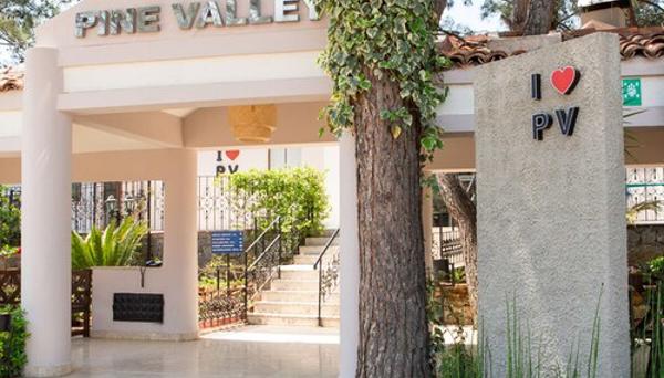 Hotel Pine Valley