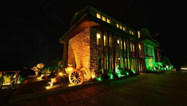 Manaspark Deluxe Hotel