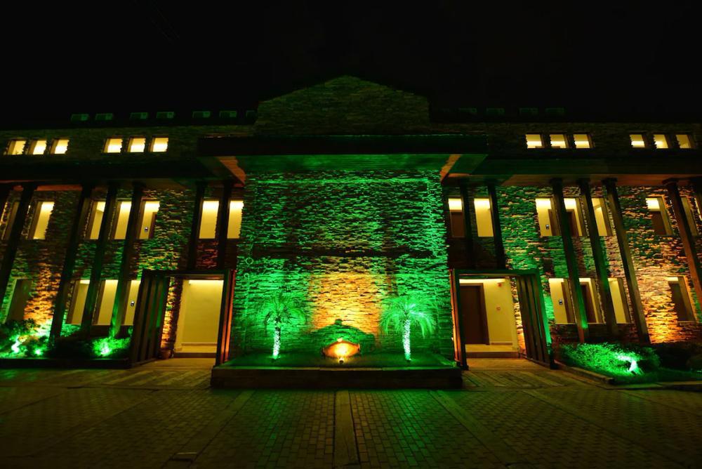 Manaspark Deluxe Hotel