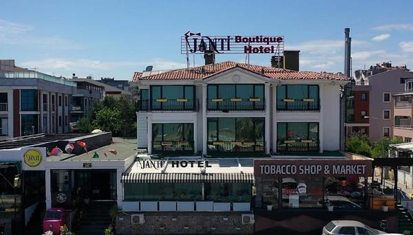 Janti Boutique Hotel & Cafe Brunch