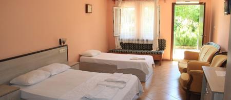 Carmina Hotel
