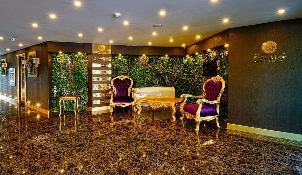 S White Hotel
