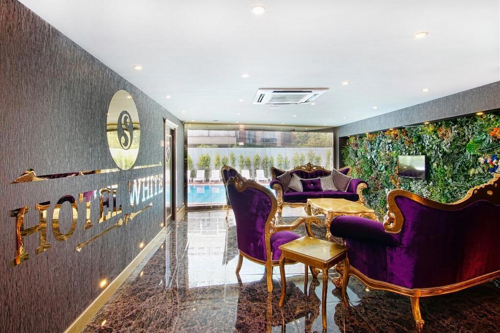 S White Hotel