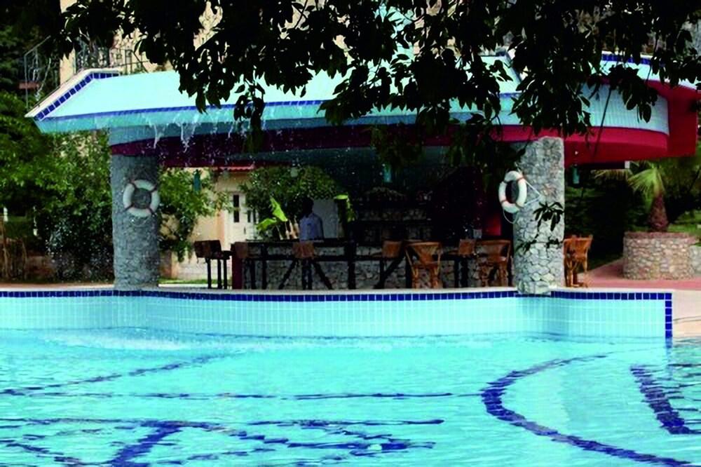 Destina Hotel