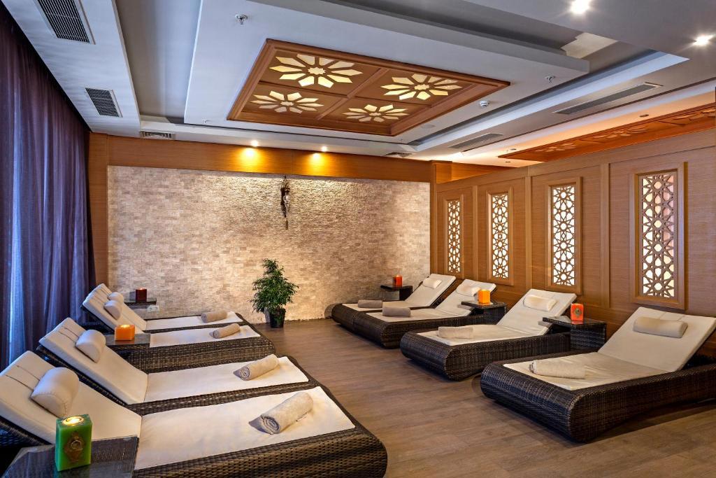 Karmir Resort & Spa