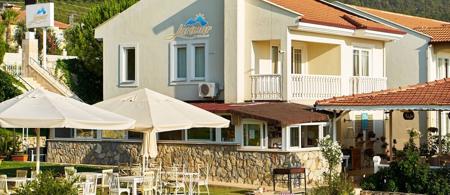 Larimar Suite Hotel