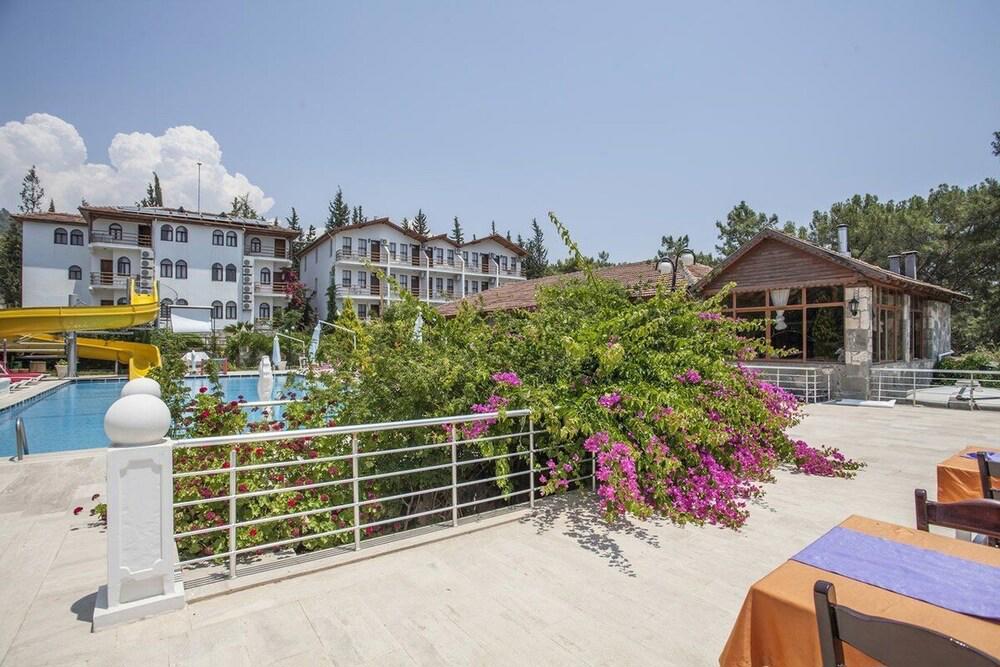Silver Pine Hotel (Alkolsüz)