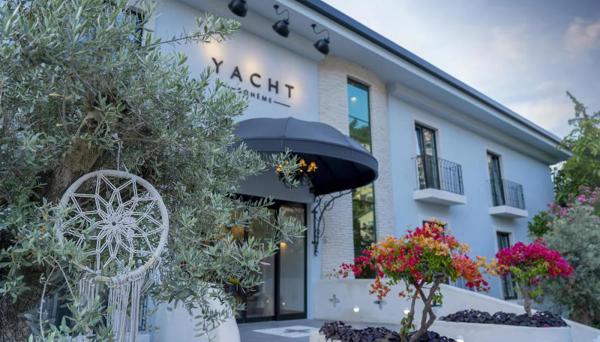 Yacht Boheme Hotel
