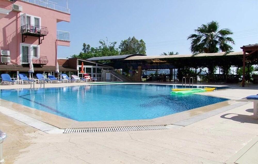 Yücel Hotel 