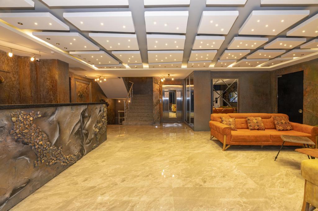 White Palace Hotel