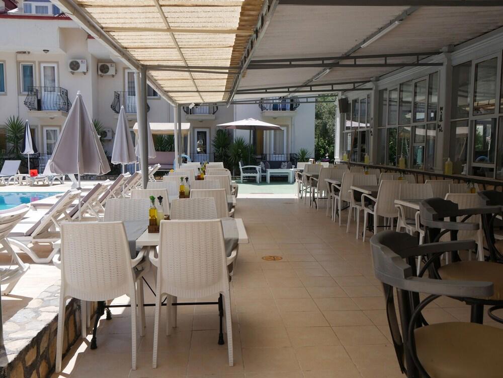 Nefis Hotel