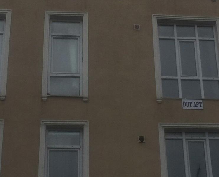 Dut Apart