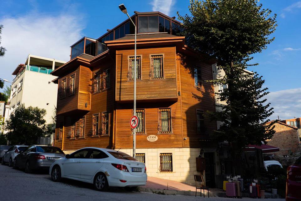Atam Suites & Apart