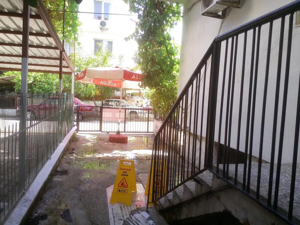 Hzd Apartments Guest House