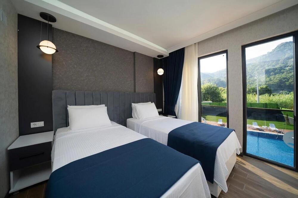 The Halcyon Rooms & Suites Hotel