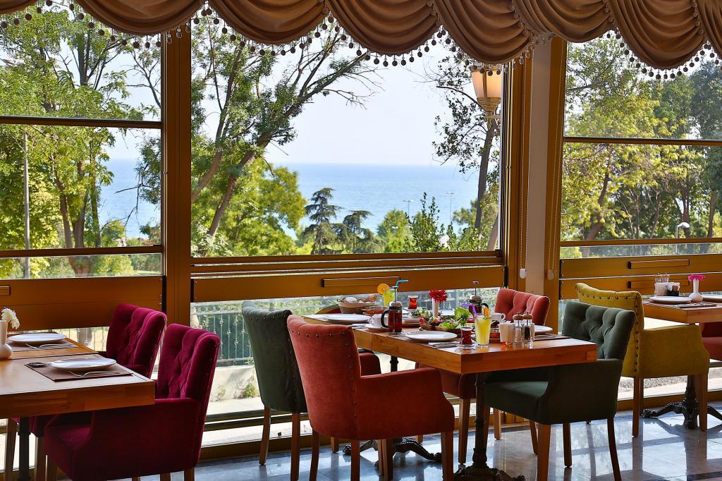 Hotel Emirhan Palace