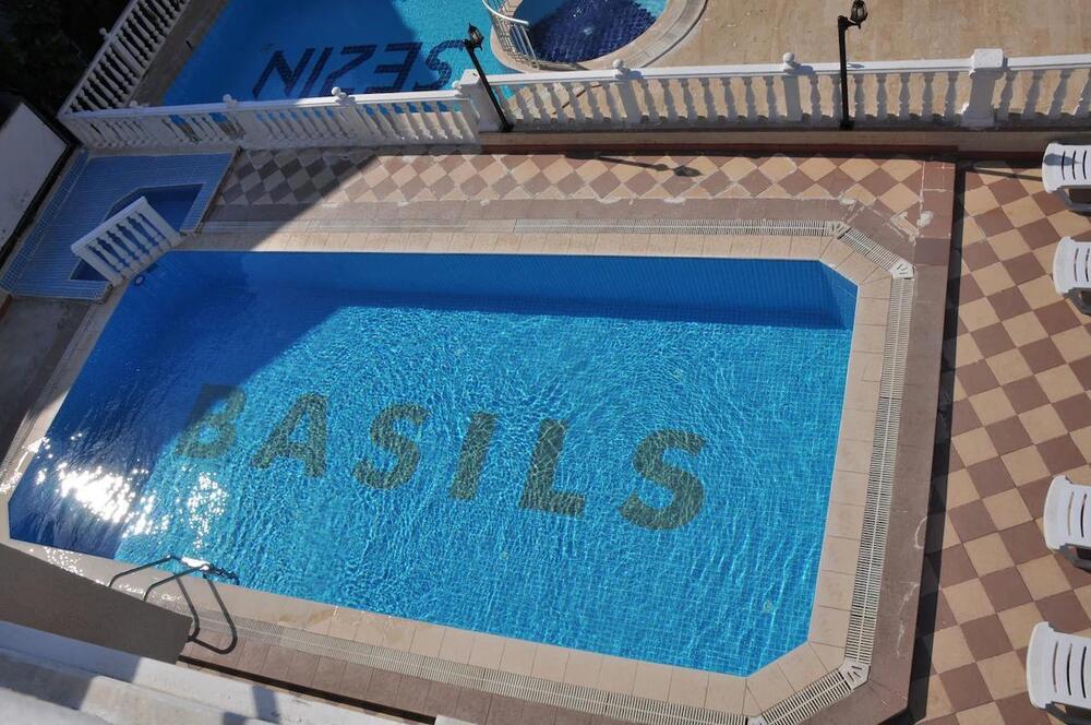 Basil's Apart