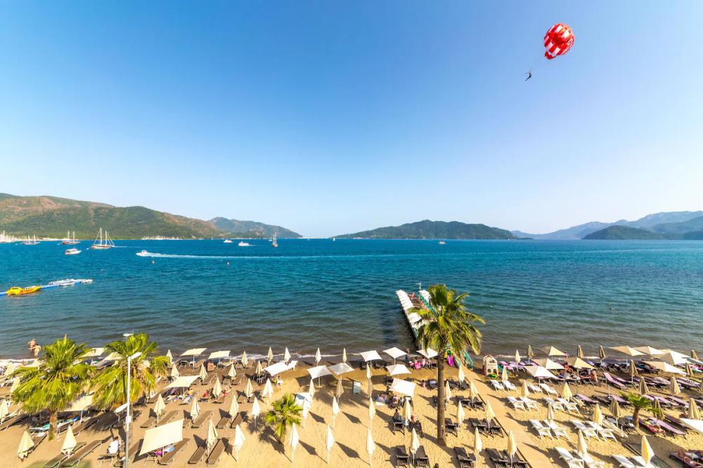 Honeymoon Beach Hotel