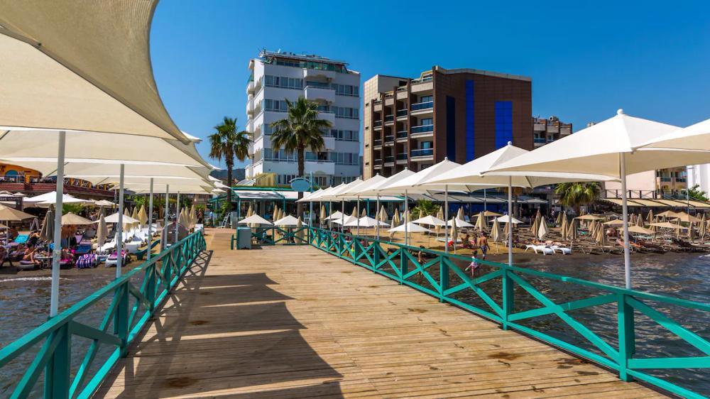 Honeymoon Beach Hotel