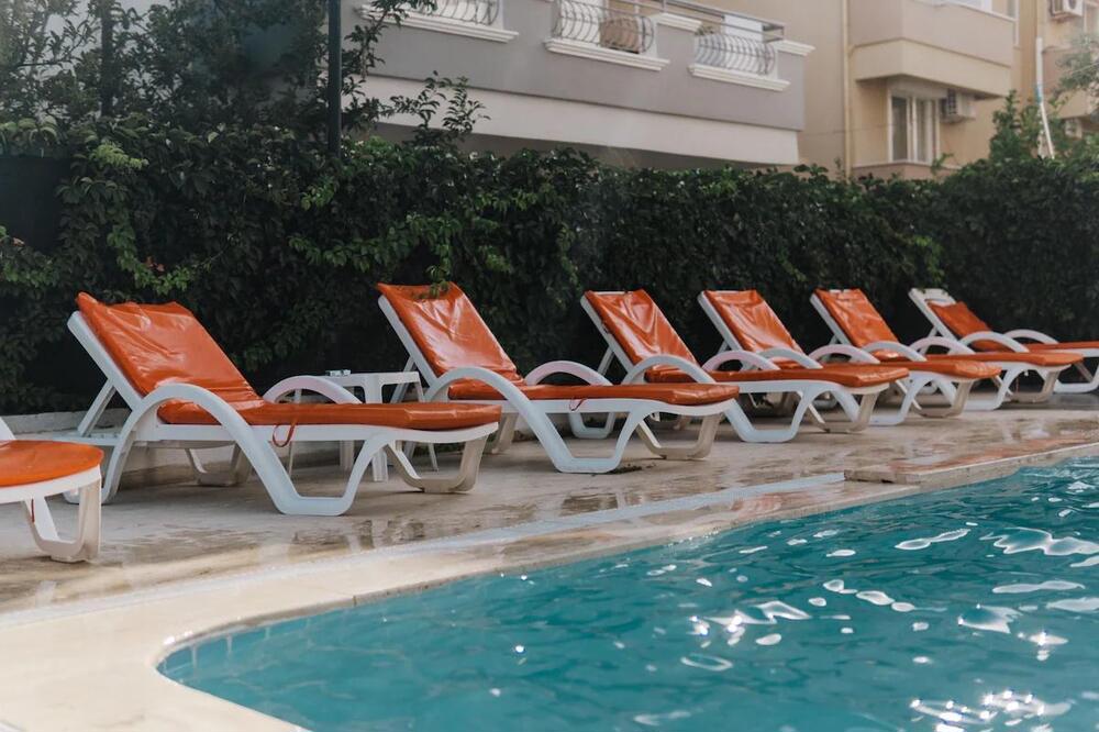 Avisos Hotel & Apartments