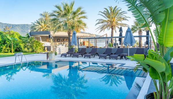 Moyo Luxury Boutique Hotel & Beach
