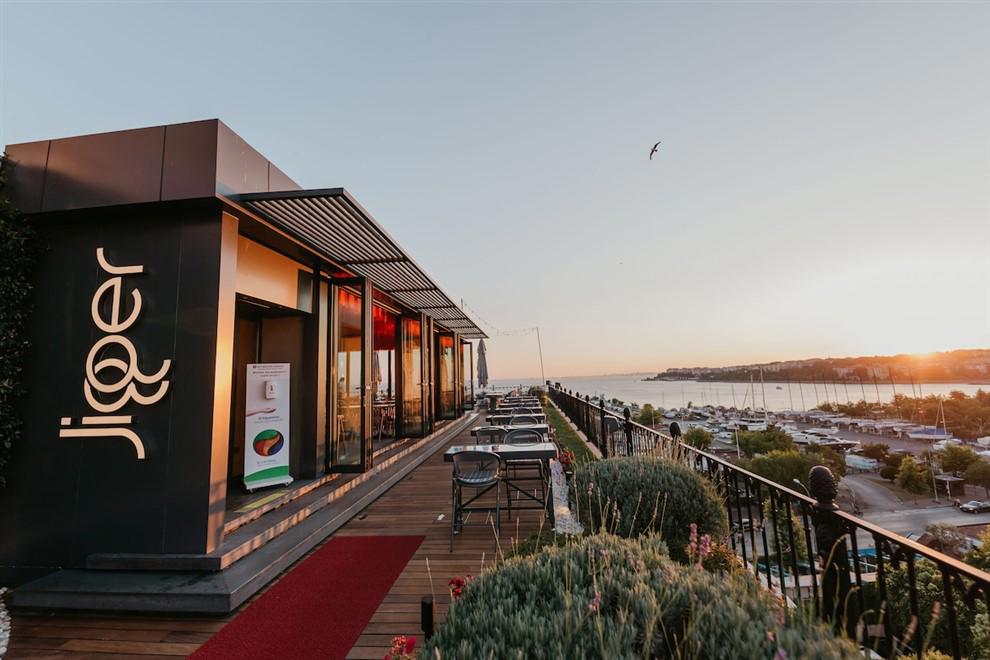 Wyndham Grand İstanbul Kalamış Marina Hotel