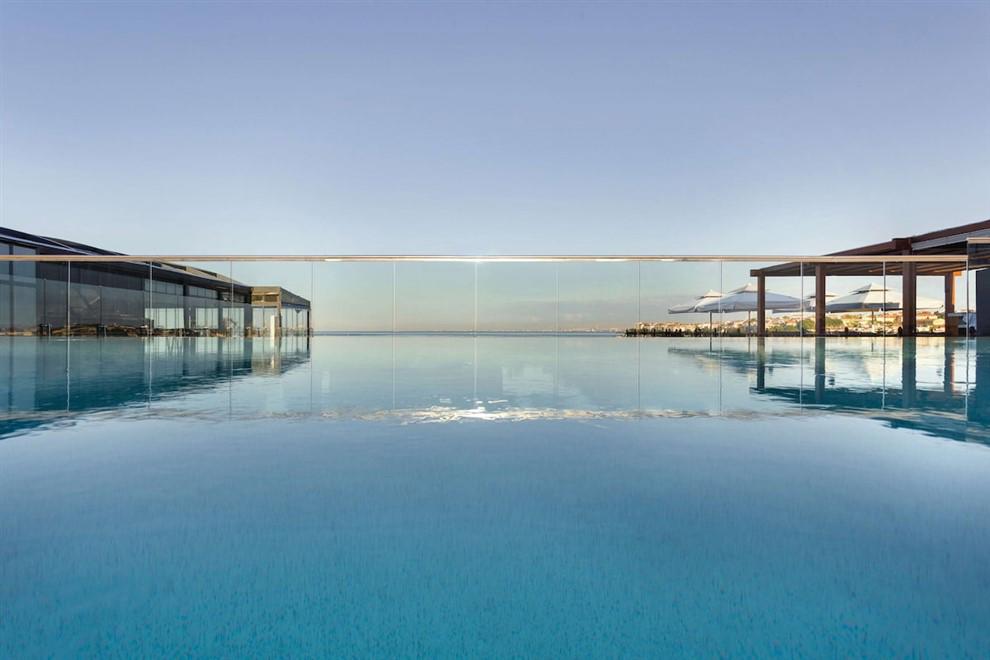 Wyndham Grand İstanbul Kalamış Marina Hotel