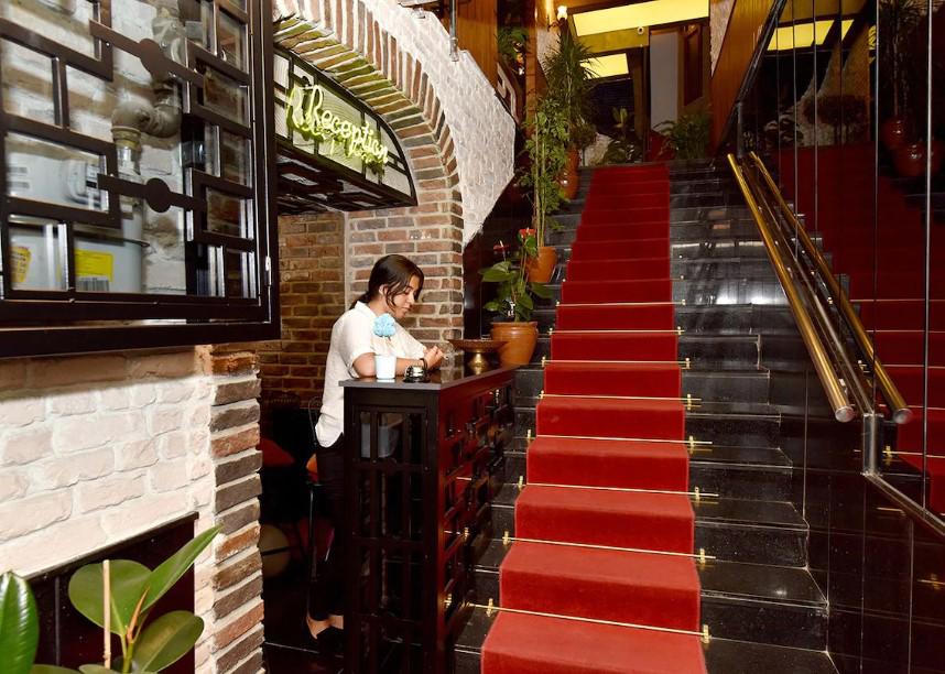 Royal Garden Suite Hotel