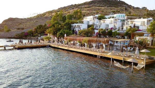 Moon Beach & Hotel