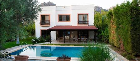 Important Group Villa Alaca