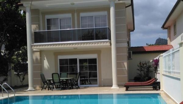 Villa Pera