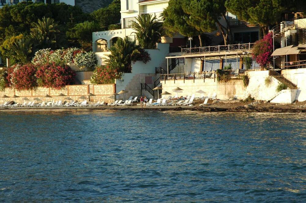 Arora Hotel