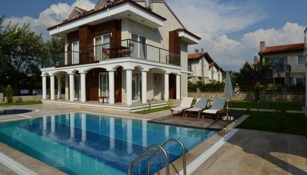 Lighthouse Natalia Aparts