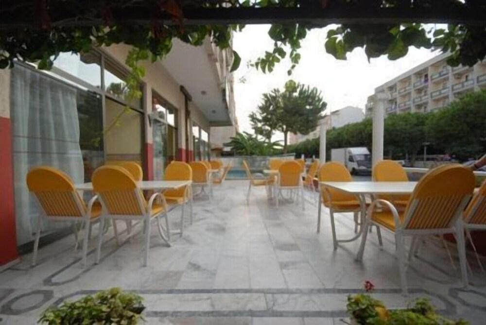 Dias Hotel