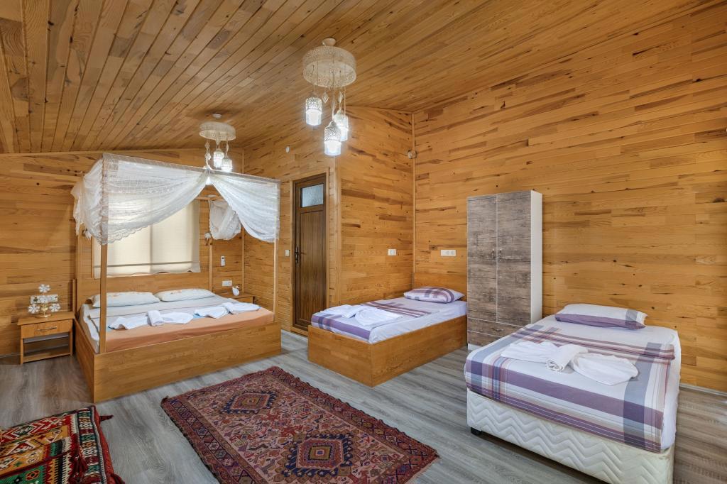 Flora Pansiyon Çıralı