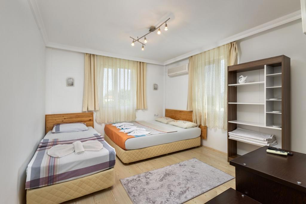 Flora Pansiyon Çıralı